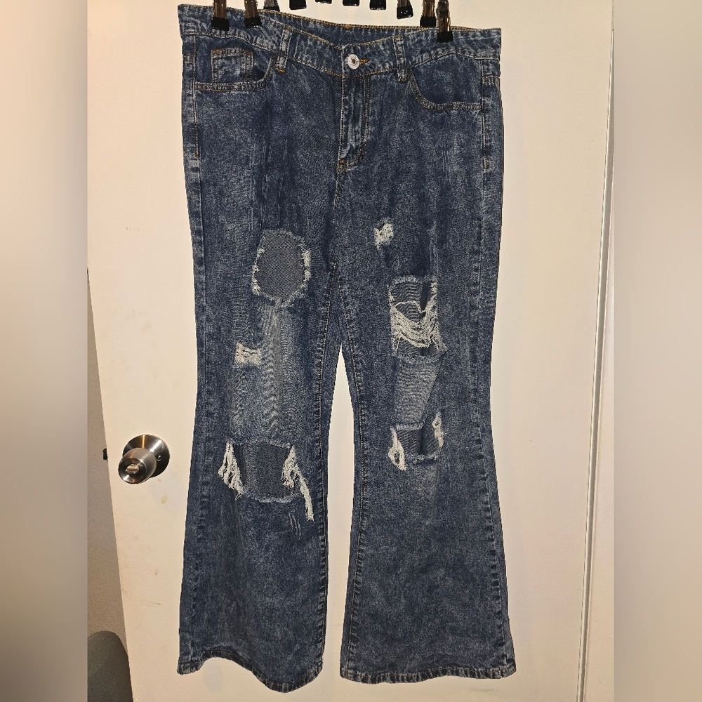 Utcoco NWT Distressed Blue Women's Jeans